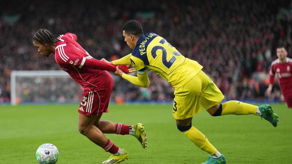 Anfield Berduka: Pola Kebobolan Akhir yang Menggerogoti Ambisi Liverpool